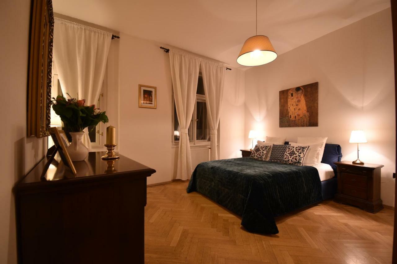 Appartement Cozy Flat By The Astronomical Clock Praag
