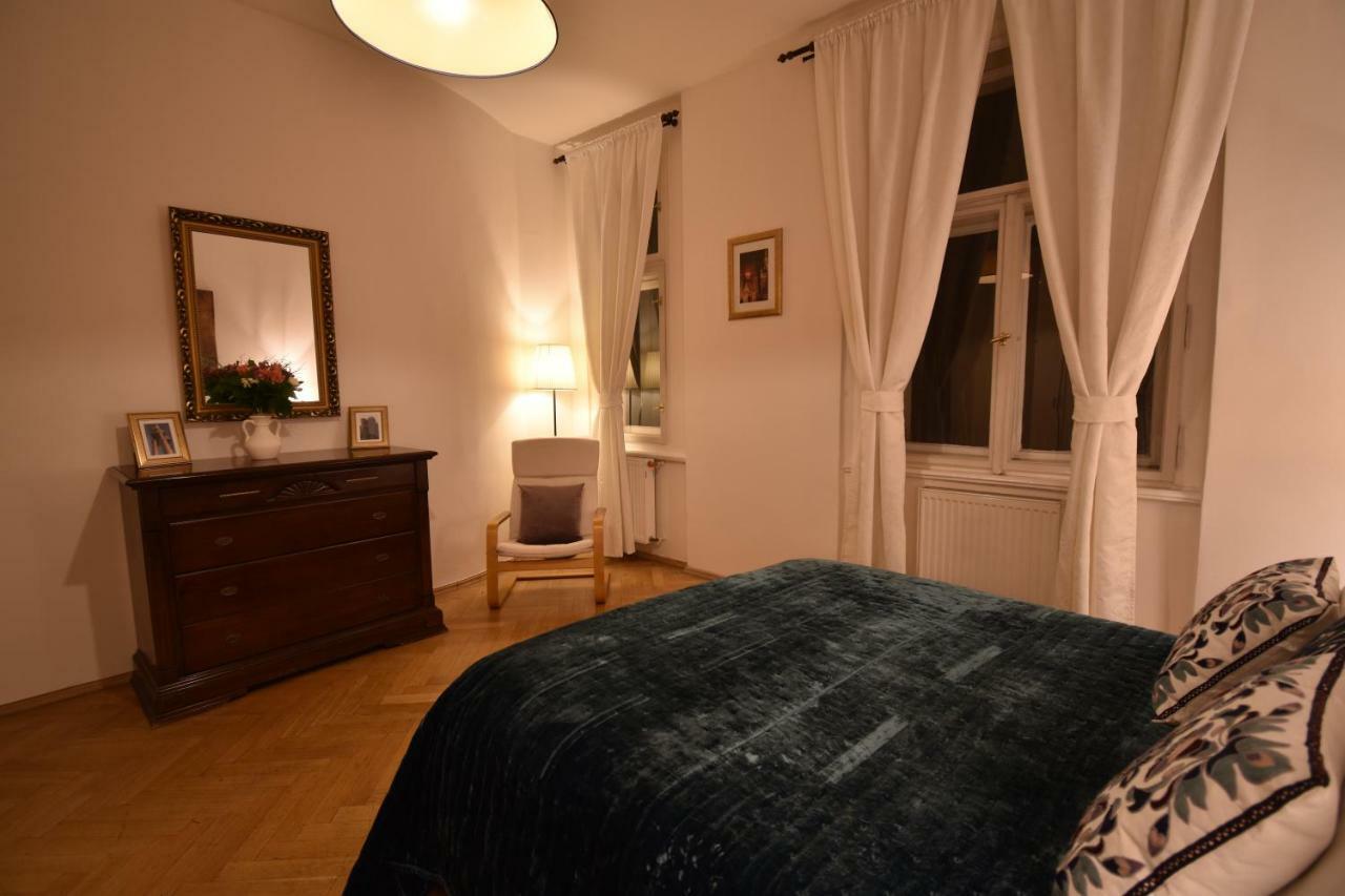 Cozy Flat By The Astronomical Clock Praag